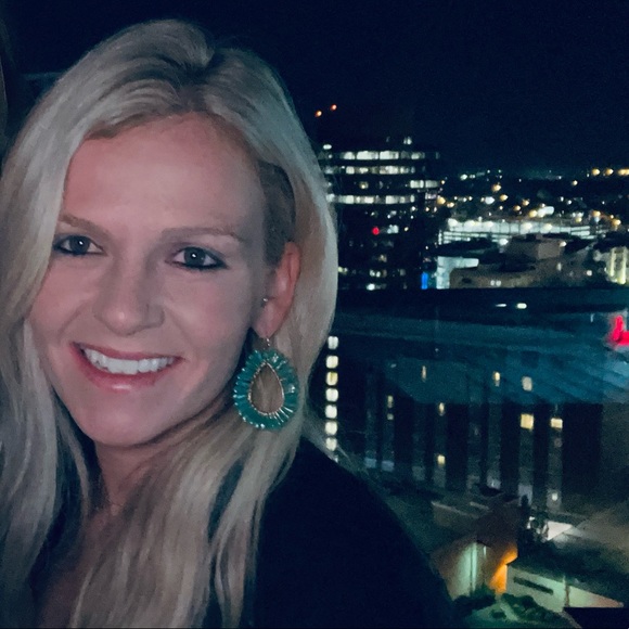 Meet your Posher, Karin - Picture 1 of 1